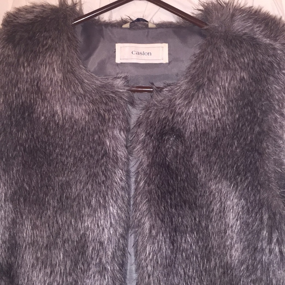 Caslon fur vest